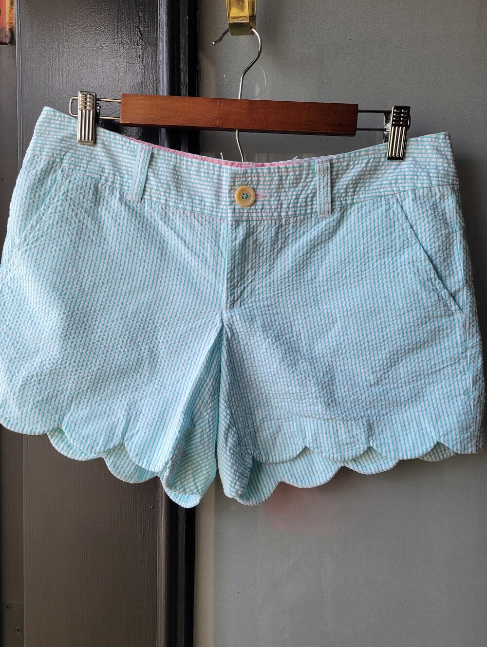 Lilly Pulitzer Buttercup Seersucker Women's Shorts Size 4 Scalloped Hem - Picture 2 of 13